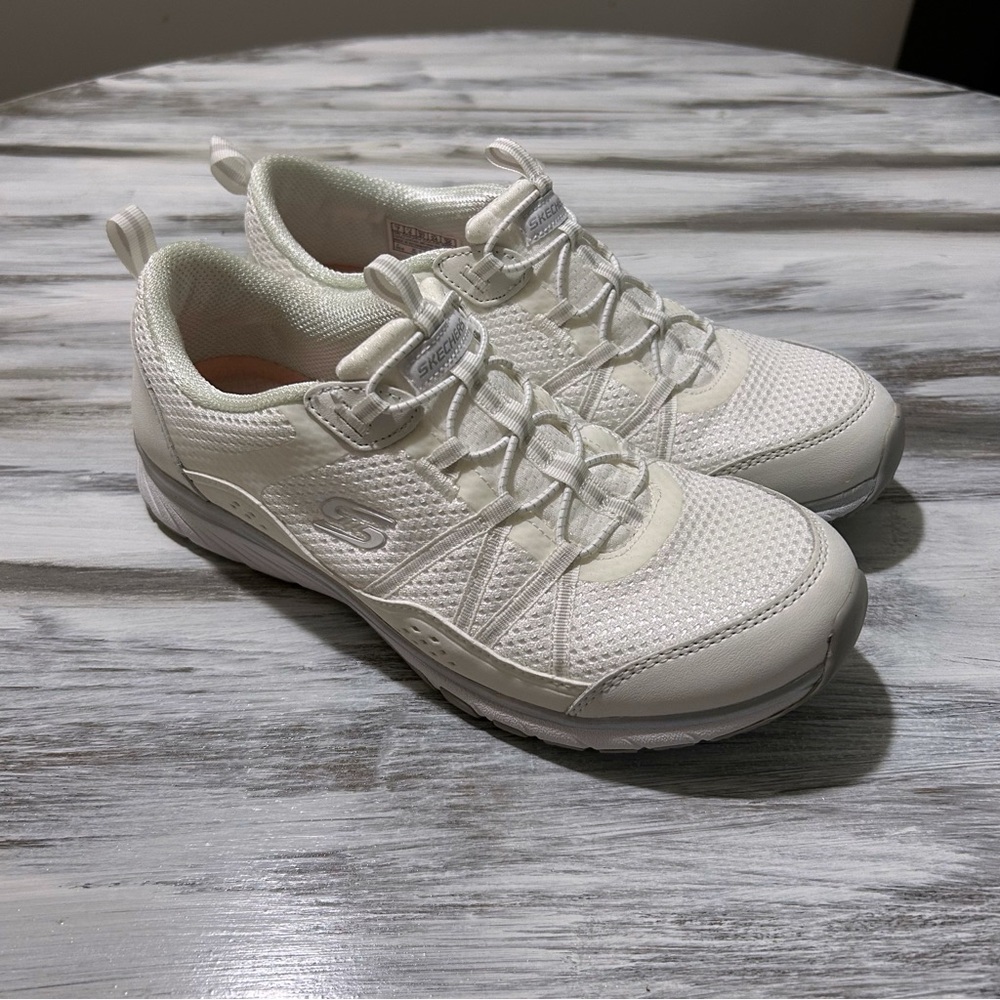 Sketchers Air Cooled Memory Foam Slip On Sneakers Women's size 7